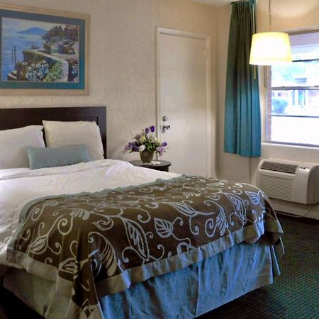 Azalea Inn & Suites Вілмінгтон Екстер'єр фото