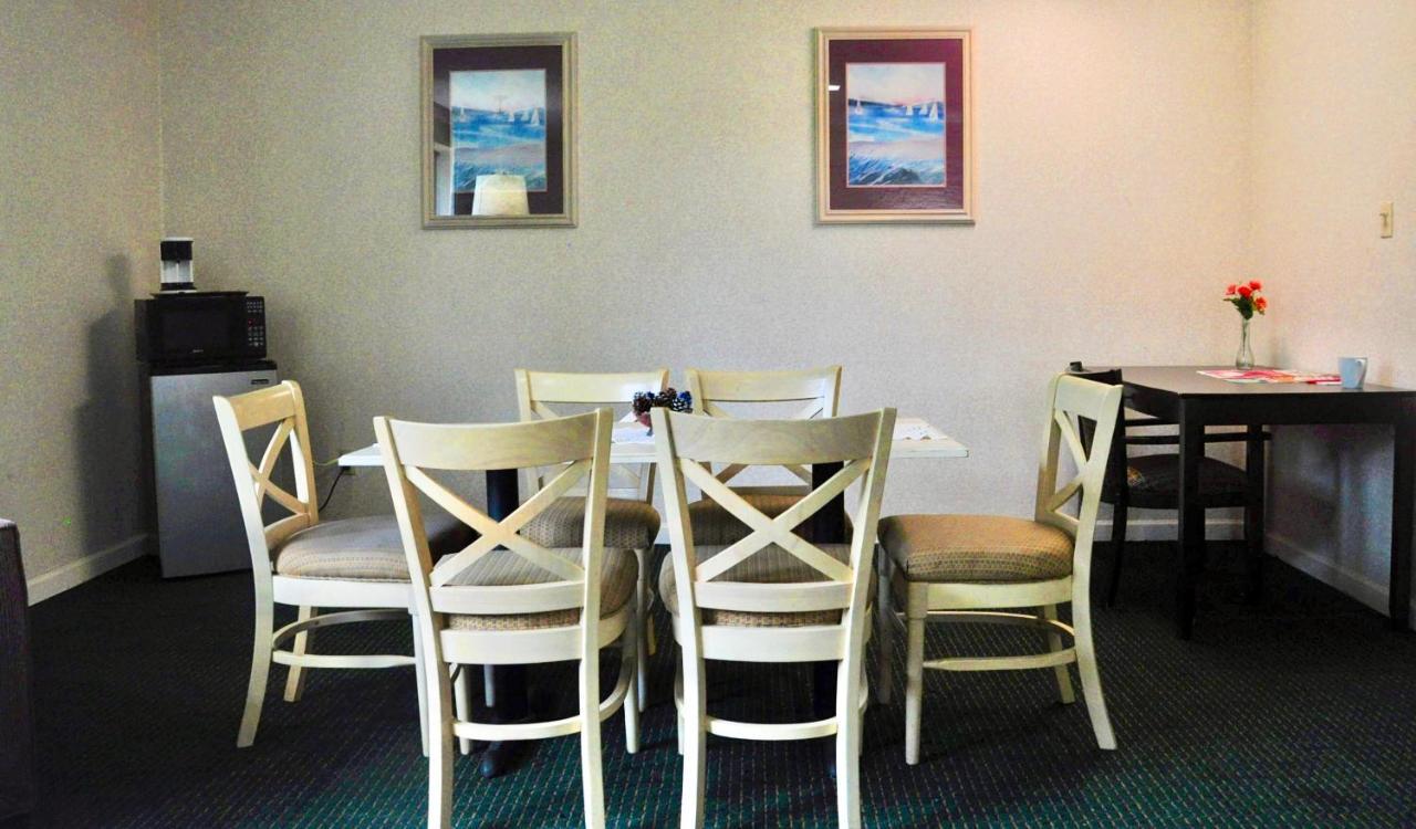 Azalea Inn & Suites Вілмінгтон Екстер'єр фото