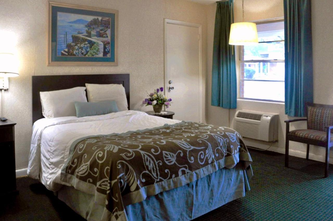 Azalea Inn & Suites Вілмінгтон Екстер'єр фото